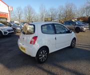 Renault twingo II 1.2 i 75 ch dynamique